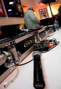 MIC_DJ2