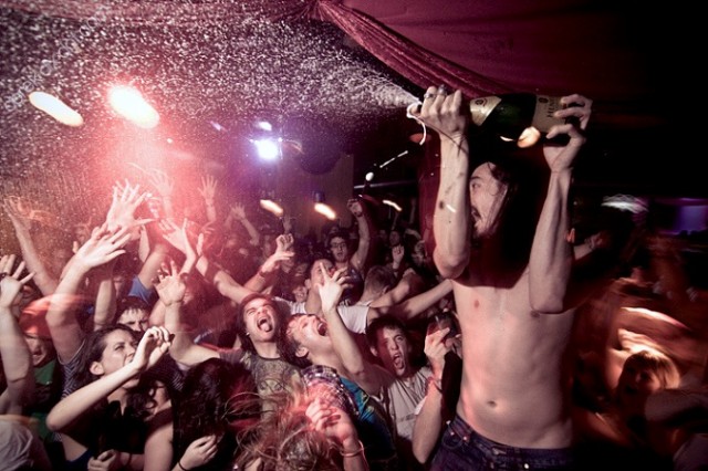 steve_aoki_champagne