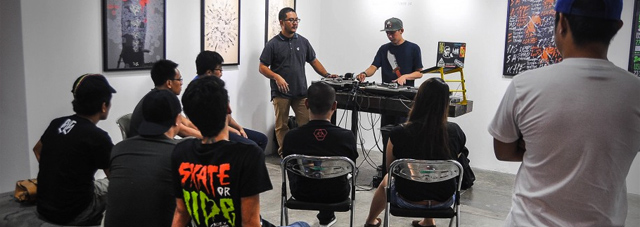 Learning the fundamentals (photo credit: urbanpinas.com)